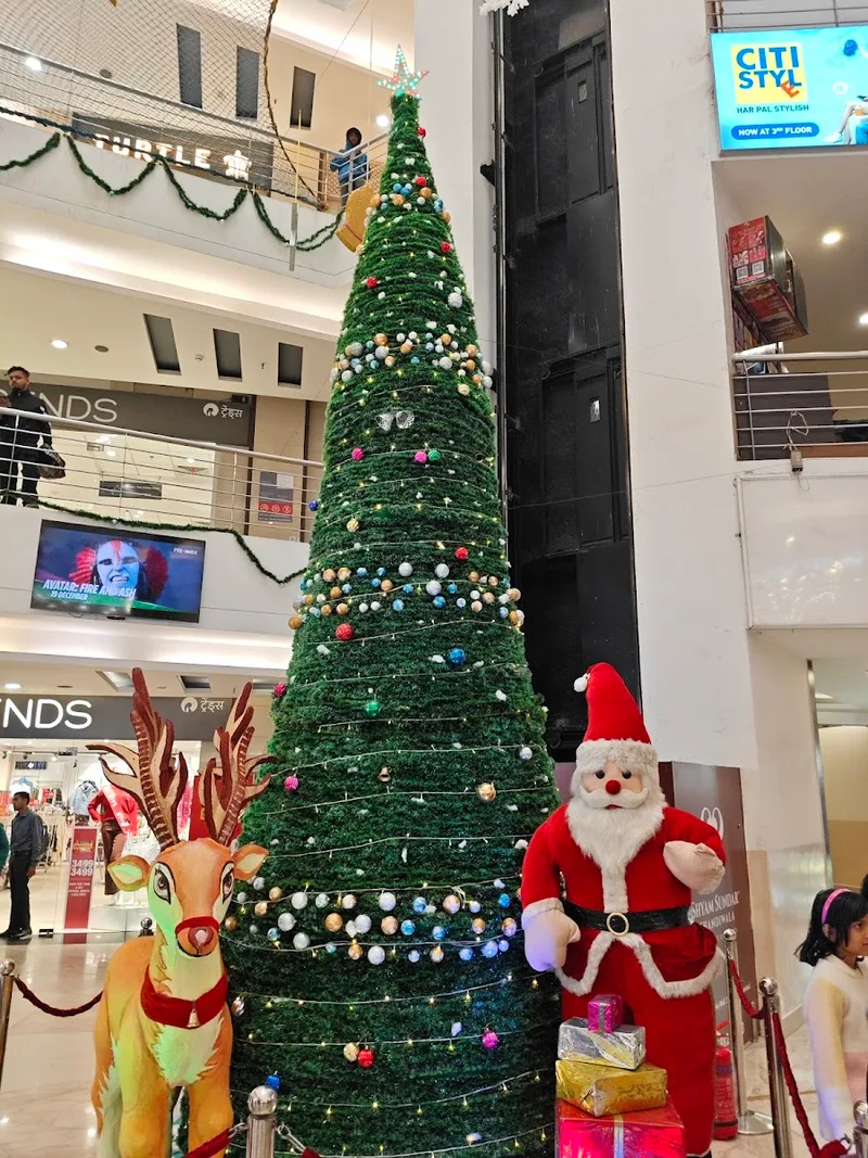 Ozone Galleria Mall — shopping mall (photo 9)