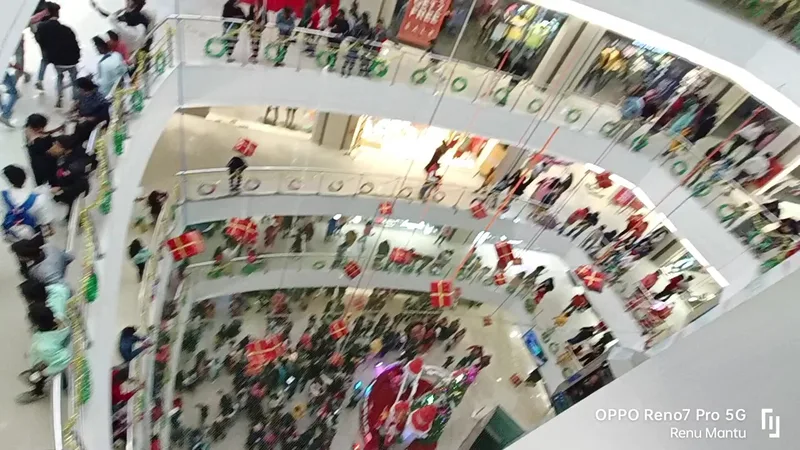 Ozone Galleria Mall — shopping mall (photo 13)