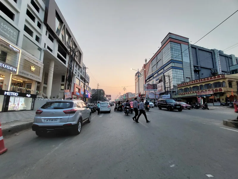 Ozone Galleria Mall — shopping mall (photo 17)