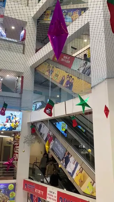Ozone Galleria Mall — shopping mall (photo 19)