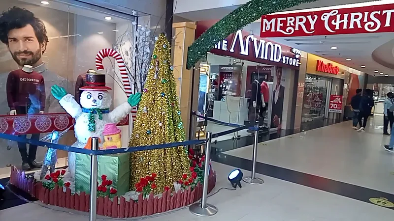 Ozone Galleria Mall — shopping mall (photo 7)